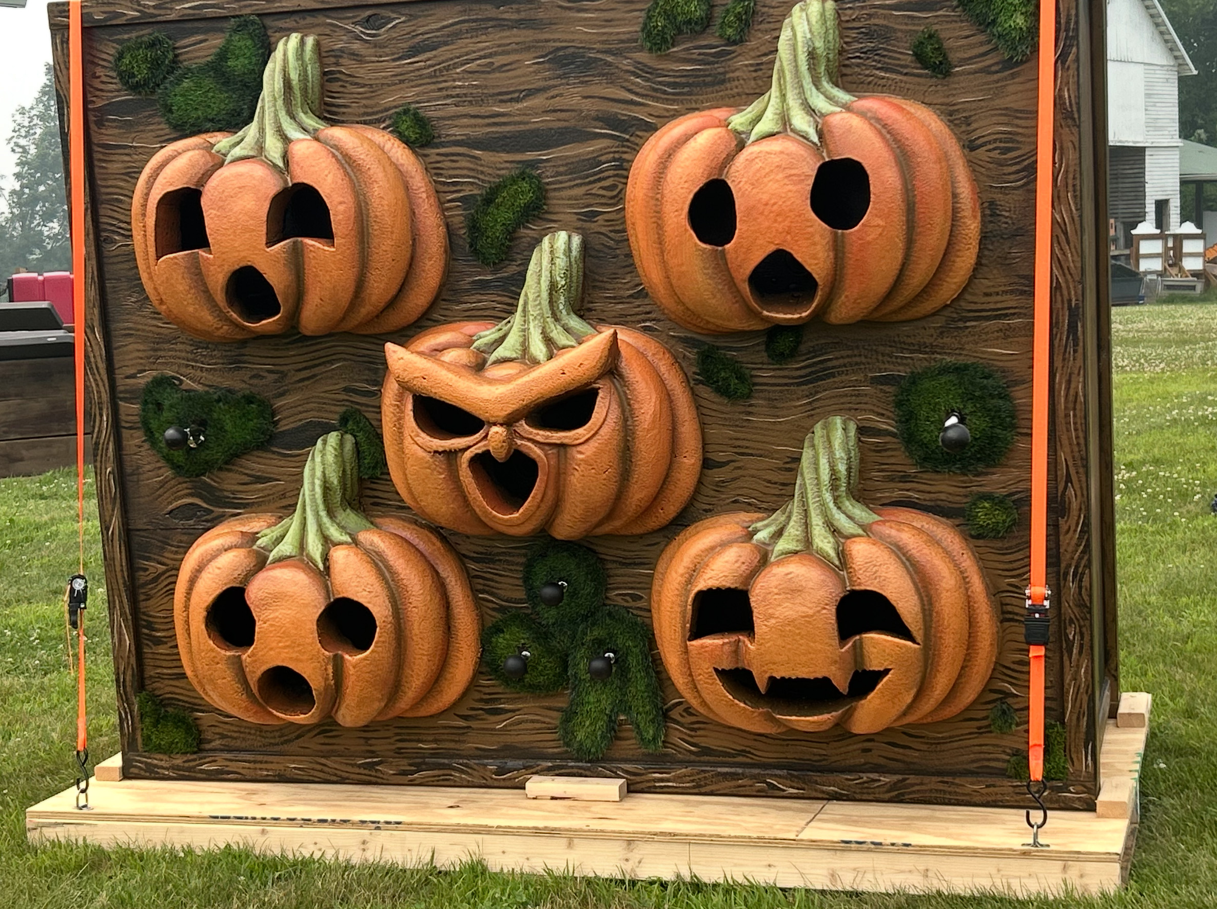 Pumpkin sound wall